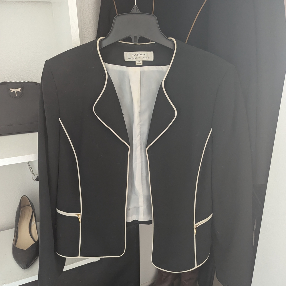 Tahari Black and White Tailored Blazer with Notched Lapels